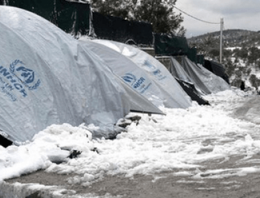 «Γιατροί Χωρίς Σύνορα» για Παρίσι: «Άνδρες της αστυνομίας ξυπνούν μετανάστες και κατάσχουν τις κουβέρτες τους»